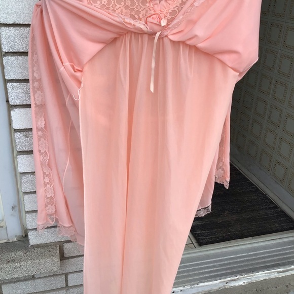 Vintage nightie/robe all-in-one, knee-length, short sleeve size M peachy pink. - Picture 5 of 10